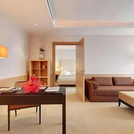 Precise House Mantegna *